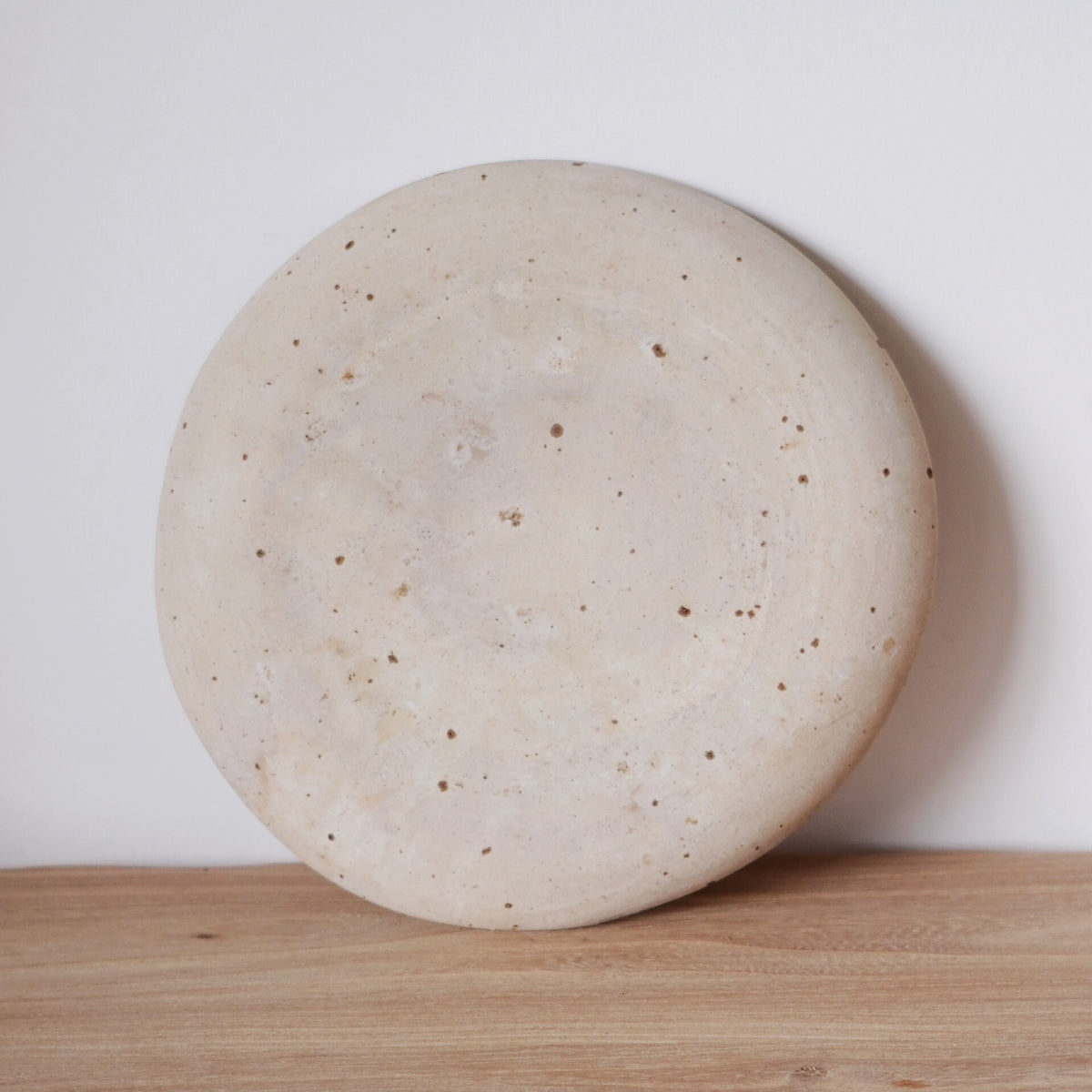 Tomomi Mizutani round plate / dinner plate / main-course plate / flat plate — 23 cm, 2.5 cm high