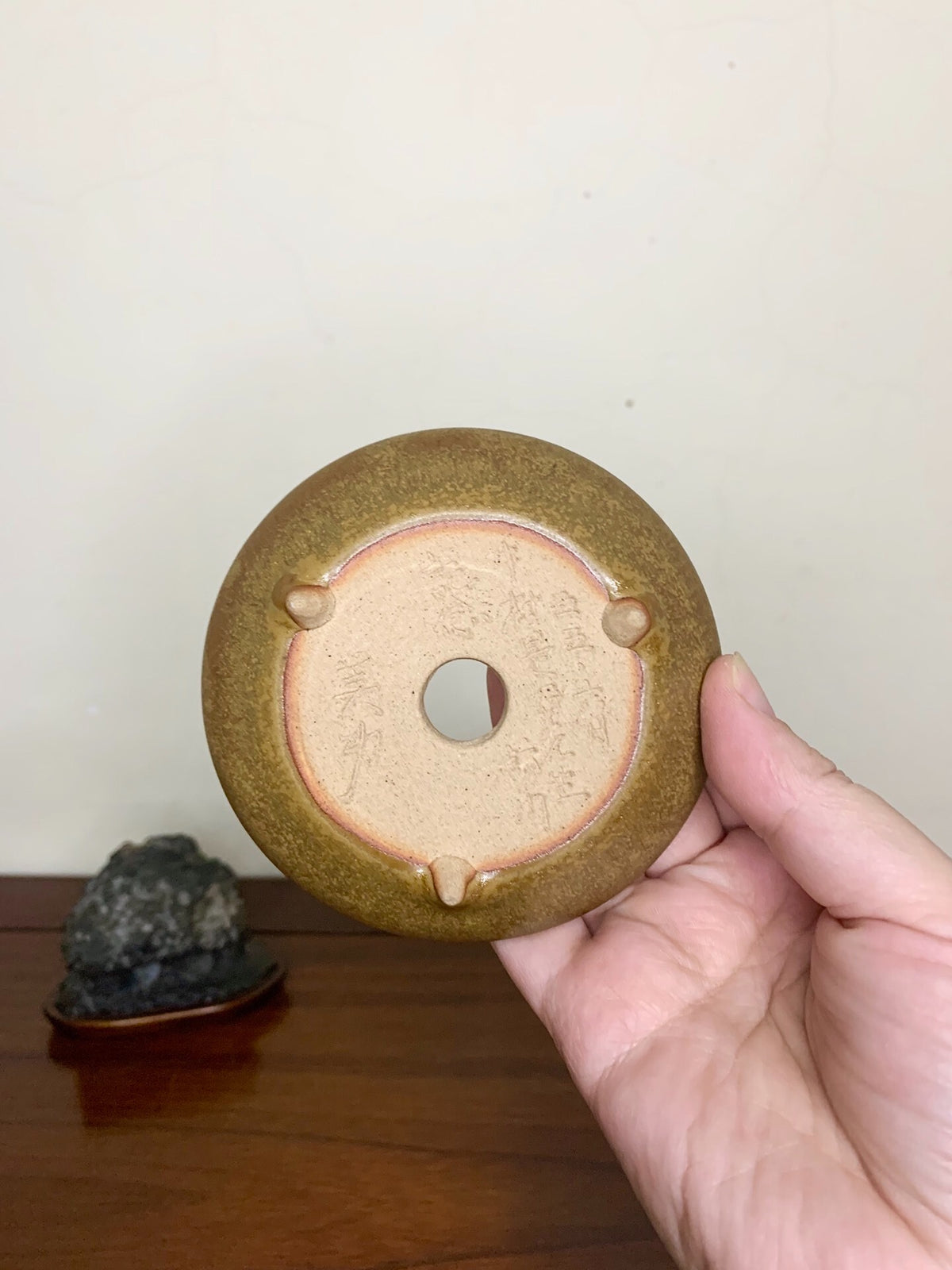 Soba Glaze, Cat-Footed Round Pot by Mikata