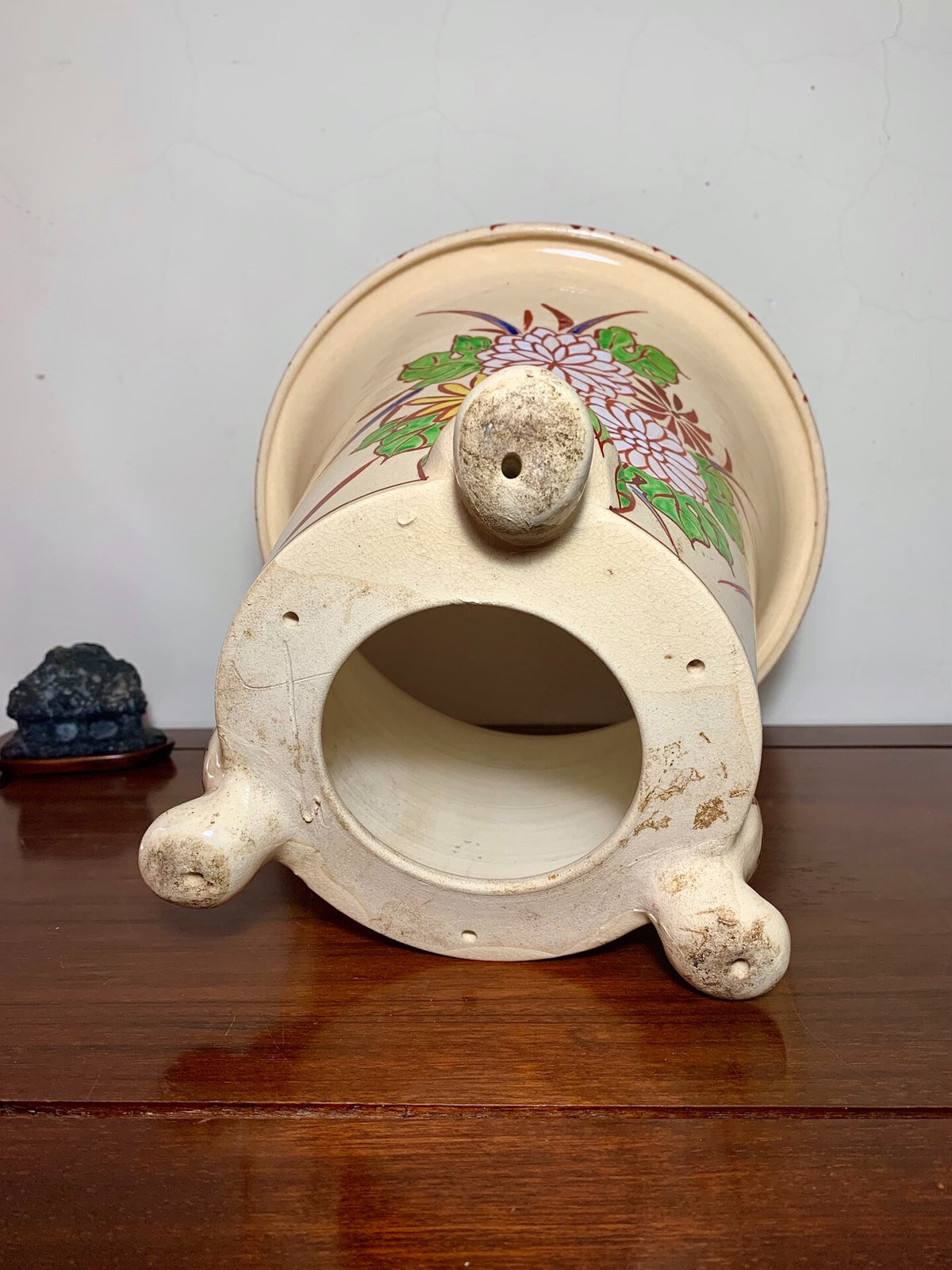 Fully Painted Chrysanthemum Design Omoto Pot by Satsuma-Yaki