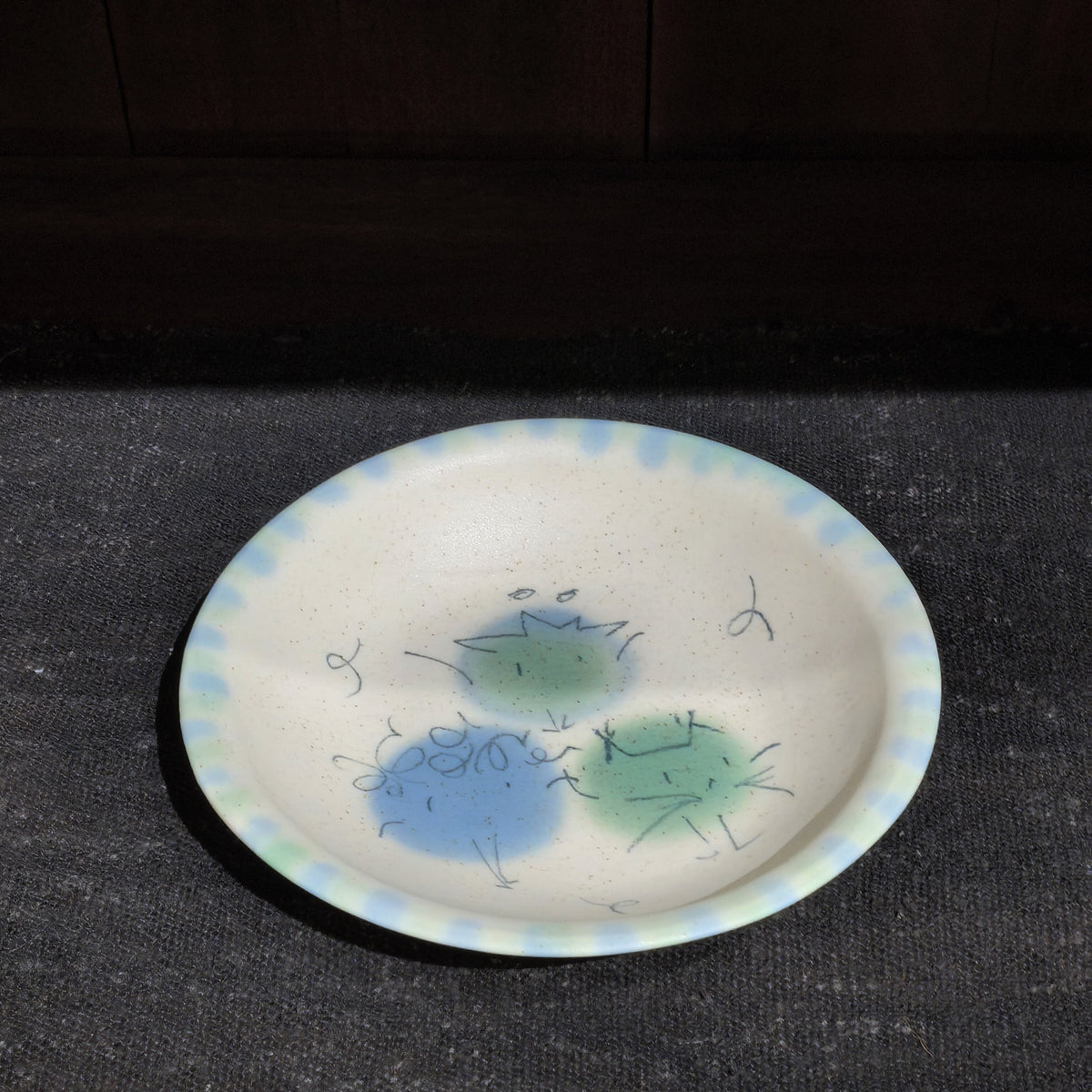 Zing pom-pom round plate 16.5cm