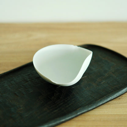 Chie Kobayashi tea leaf holder / tea scoop