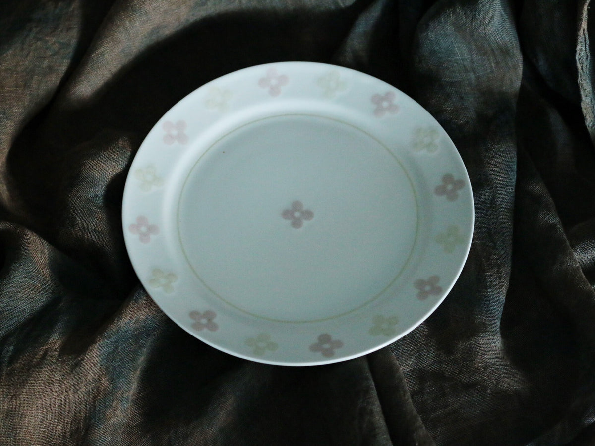 Yumiko Horinaka four-leaf clover round plate / western dinner plate / cake plate
