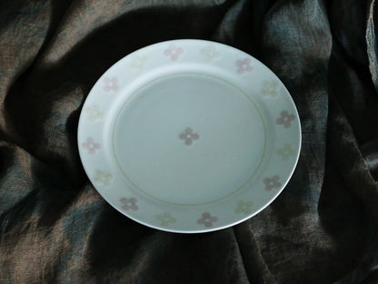 Yumiko Horinaka four-leaf clover round plate / western dinner plate / cake plate