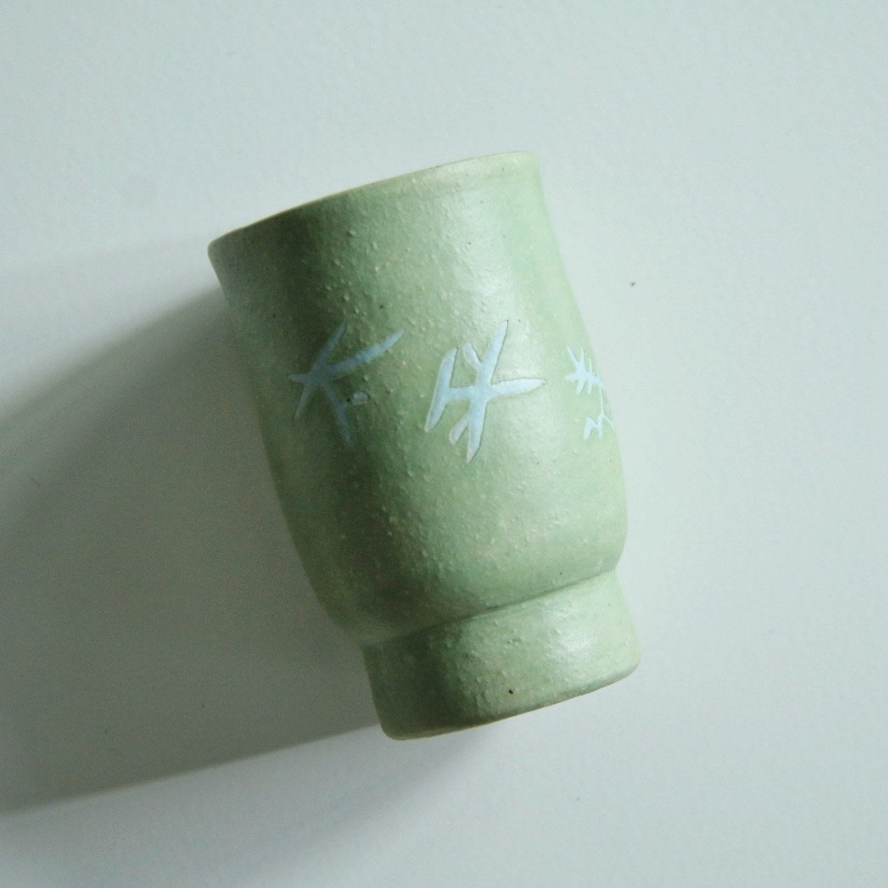 增田良平 手握杯 咖啡杯 茶杯  绿色