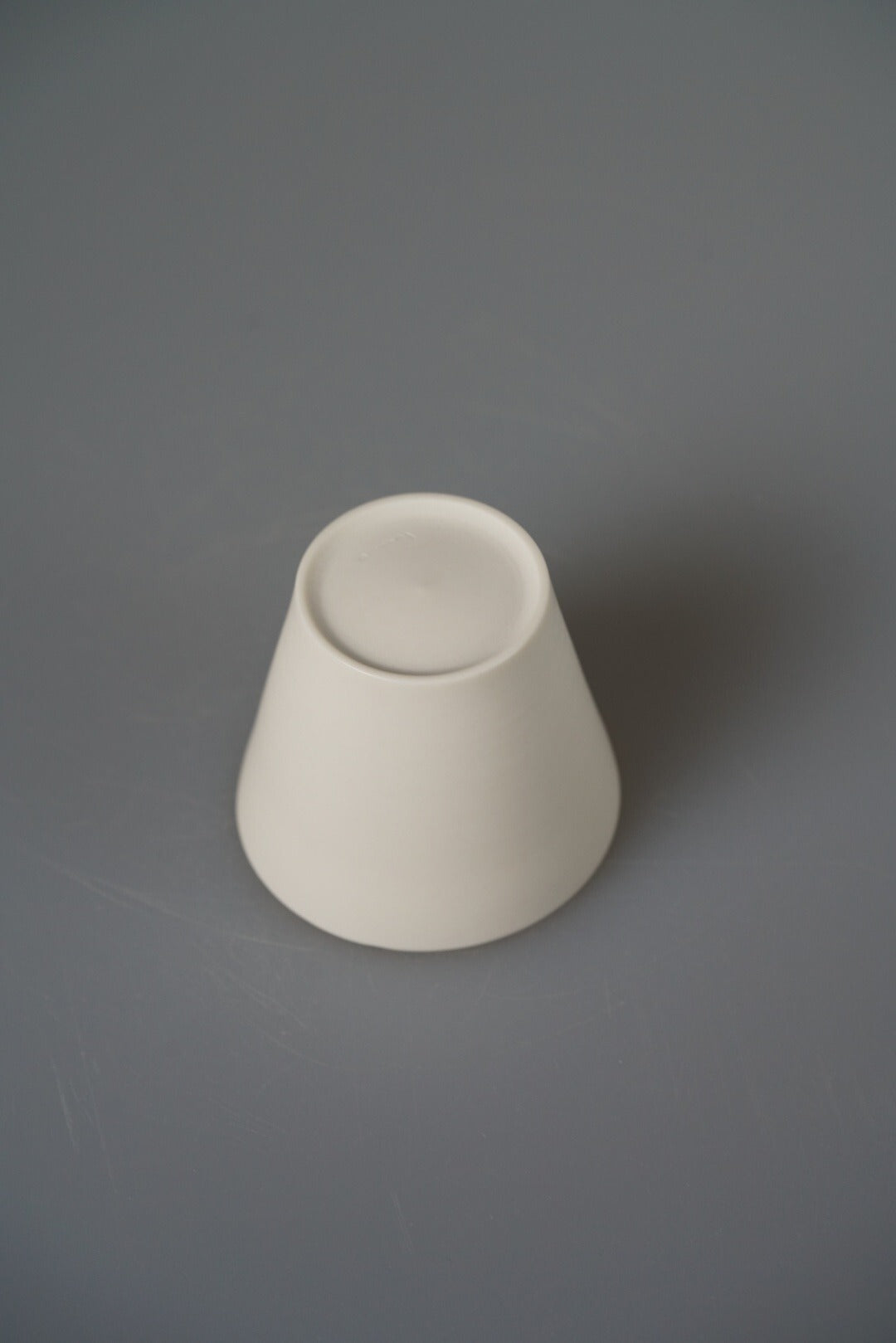 Japanese ceramic artist Tomohiro Uchida handmade white porcelain hand-held cup