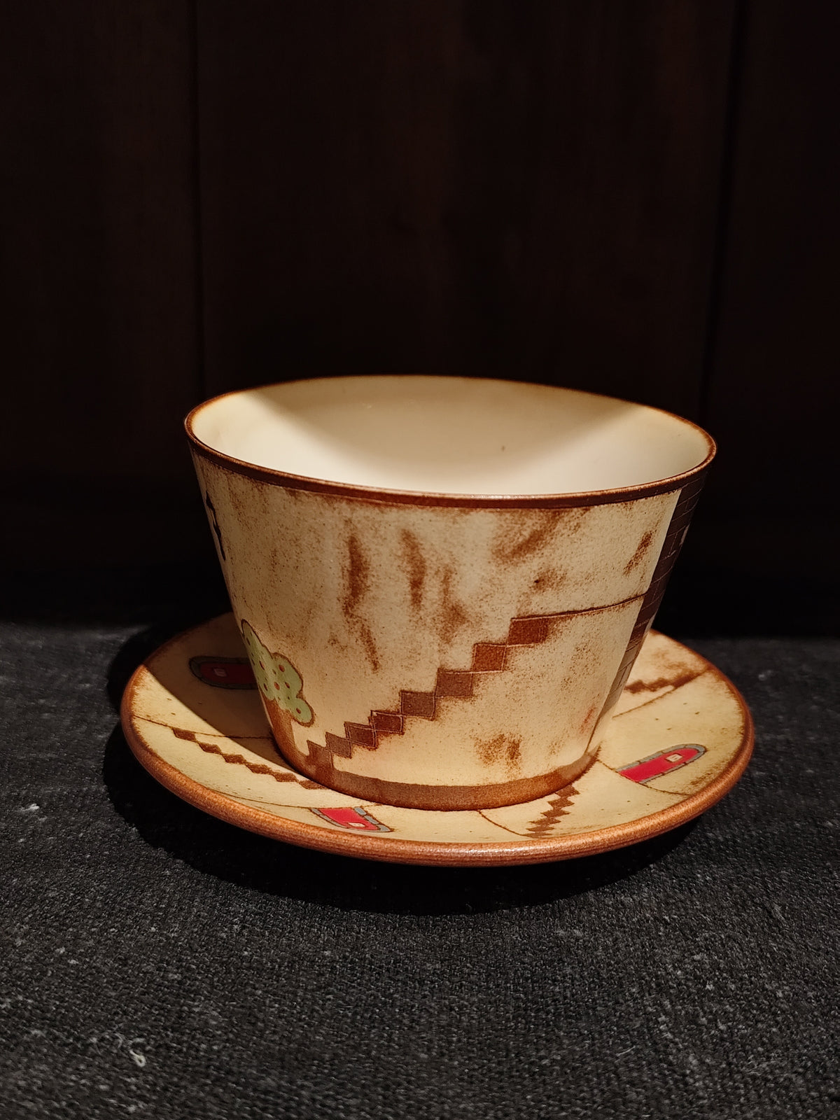 大柿 carved hand-held cup and saucer - G