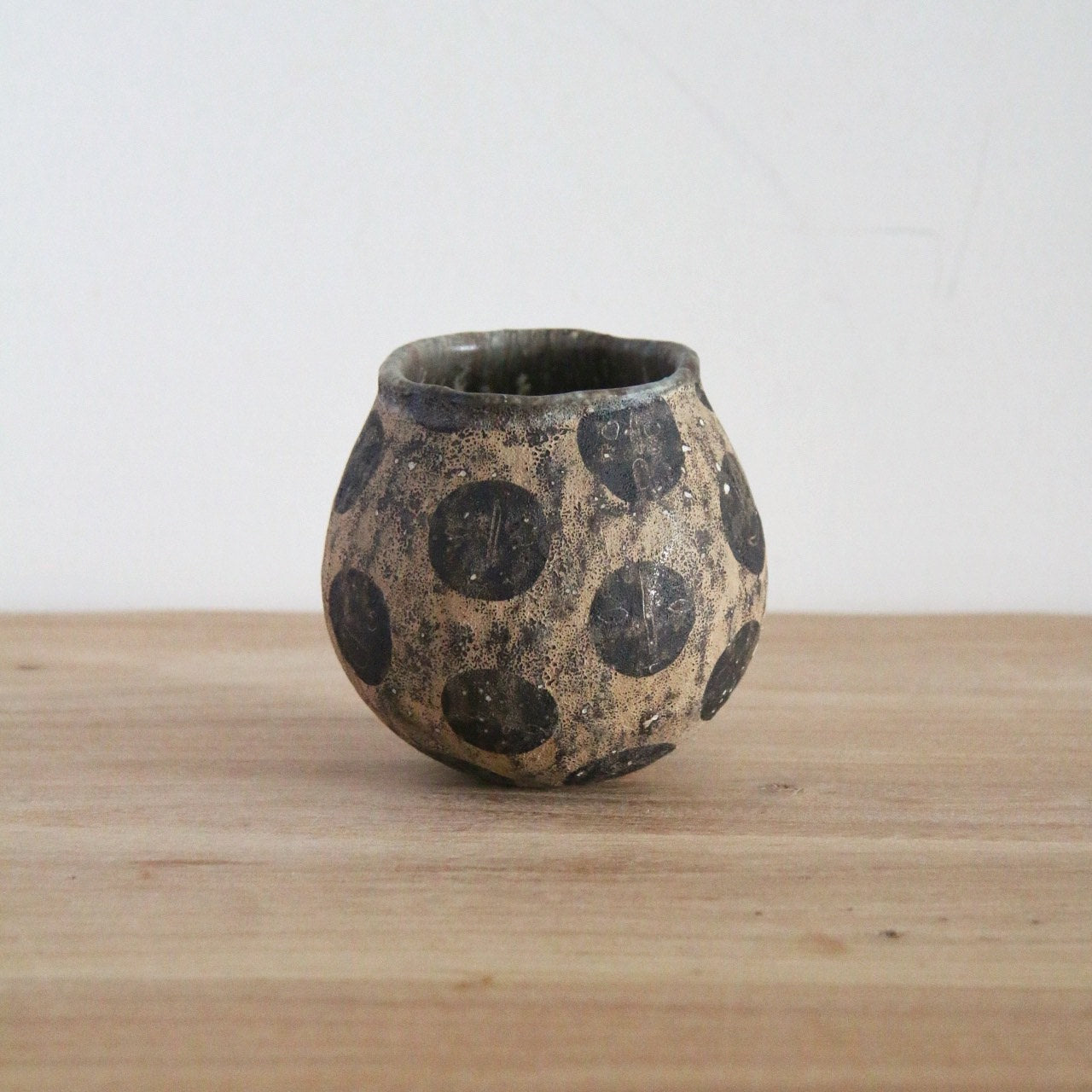 马川祐辅  咖啡杯 拉花杯 手握杯  蛋杯 容量300ML 黑色圆点