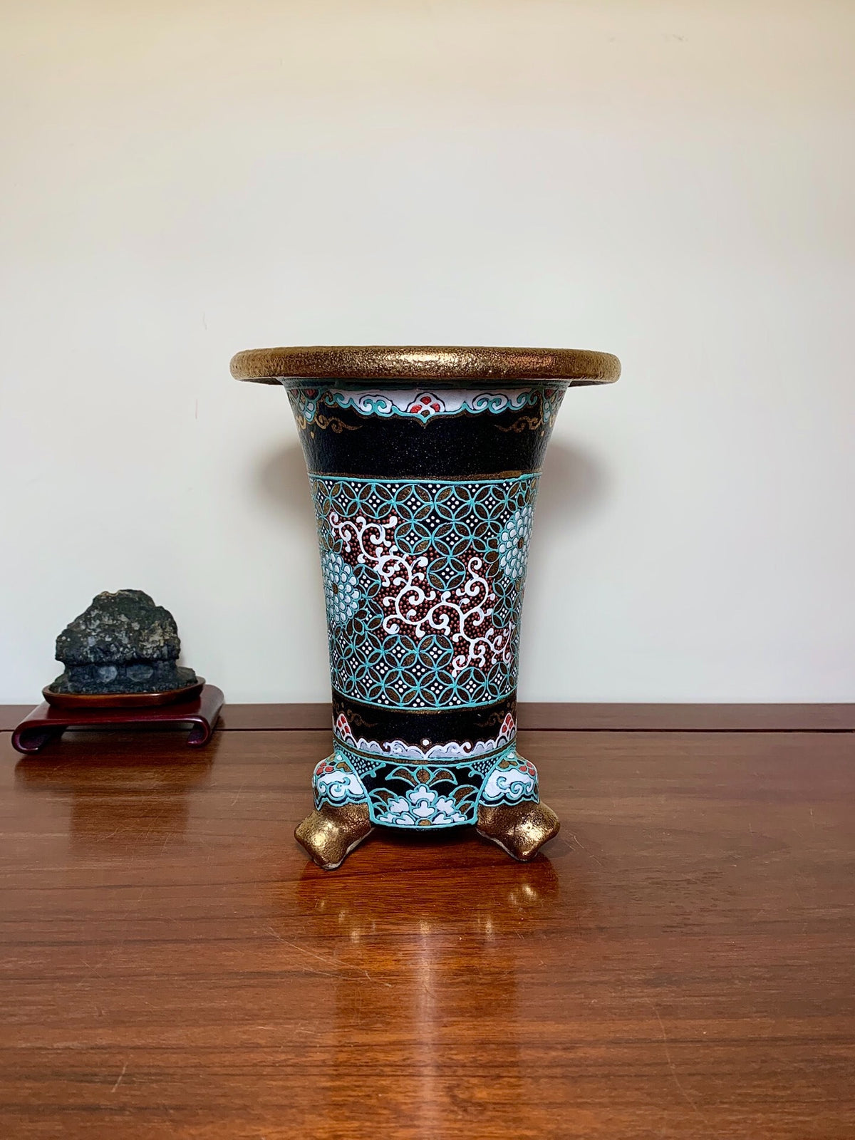 Hosshi Kakuei, Money Coin and Cloverleaf Chrysanthemum Pattern, Omoto Pot