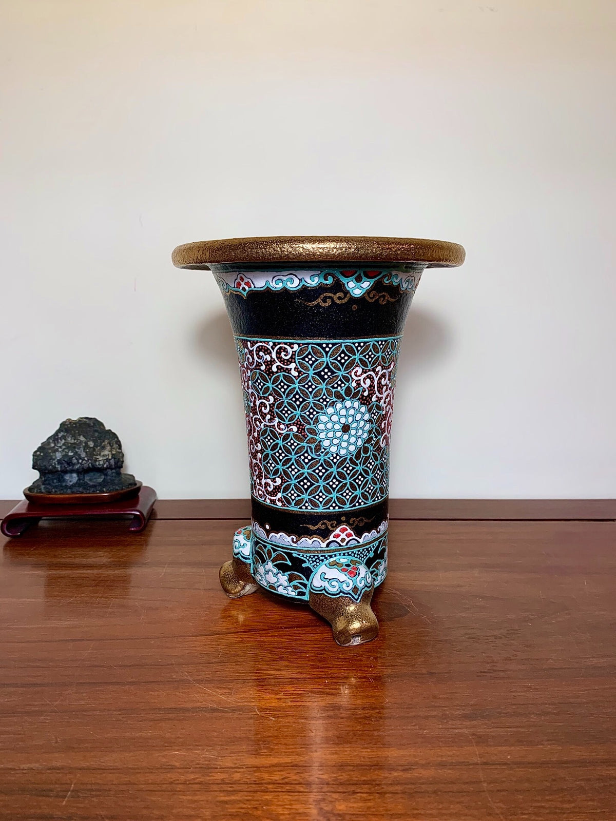 Hosshi Kakuei, Money Coin and Cloverleaf Chrysanthemum Pattern, Omoto Pot