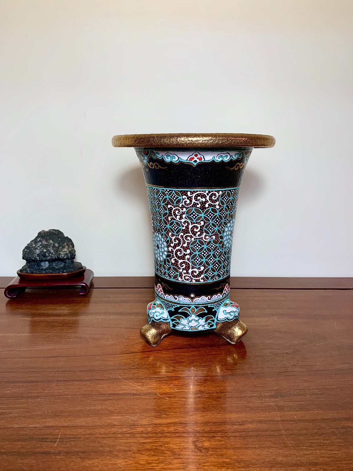 Hosshi Kakuei, Money Coin and Cloverleaf Chrysanthemum Pattern, Omoto Pot