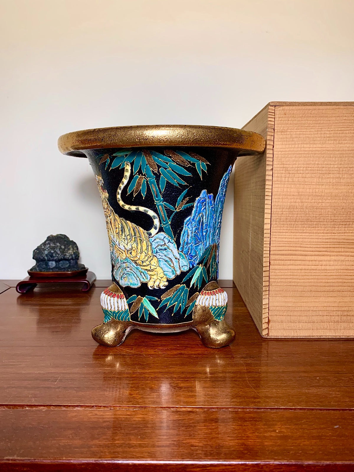 Extremely Rare Sanjun Design Omoto Pot by Ryūzan