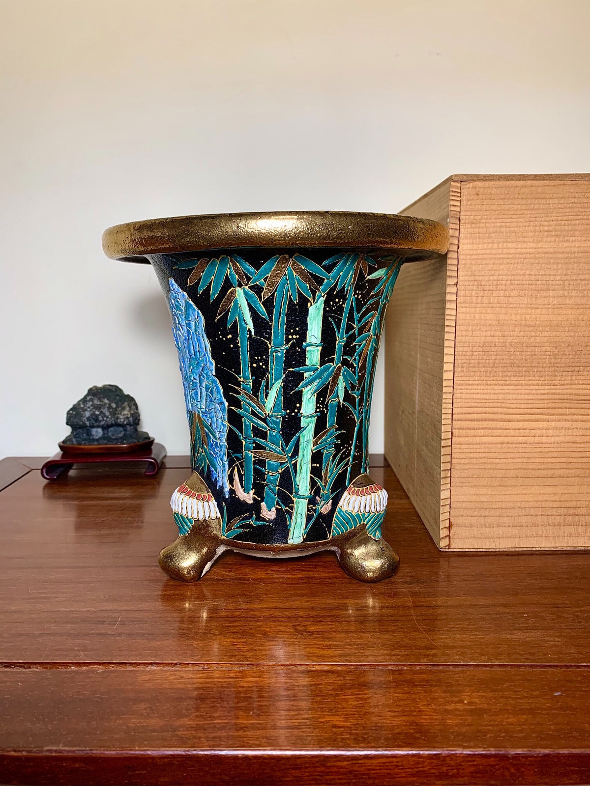 Extremely Rare Sanjun Design Omoto Pot by Ryūzan