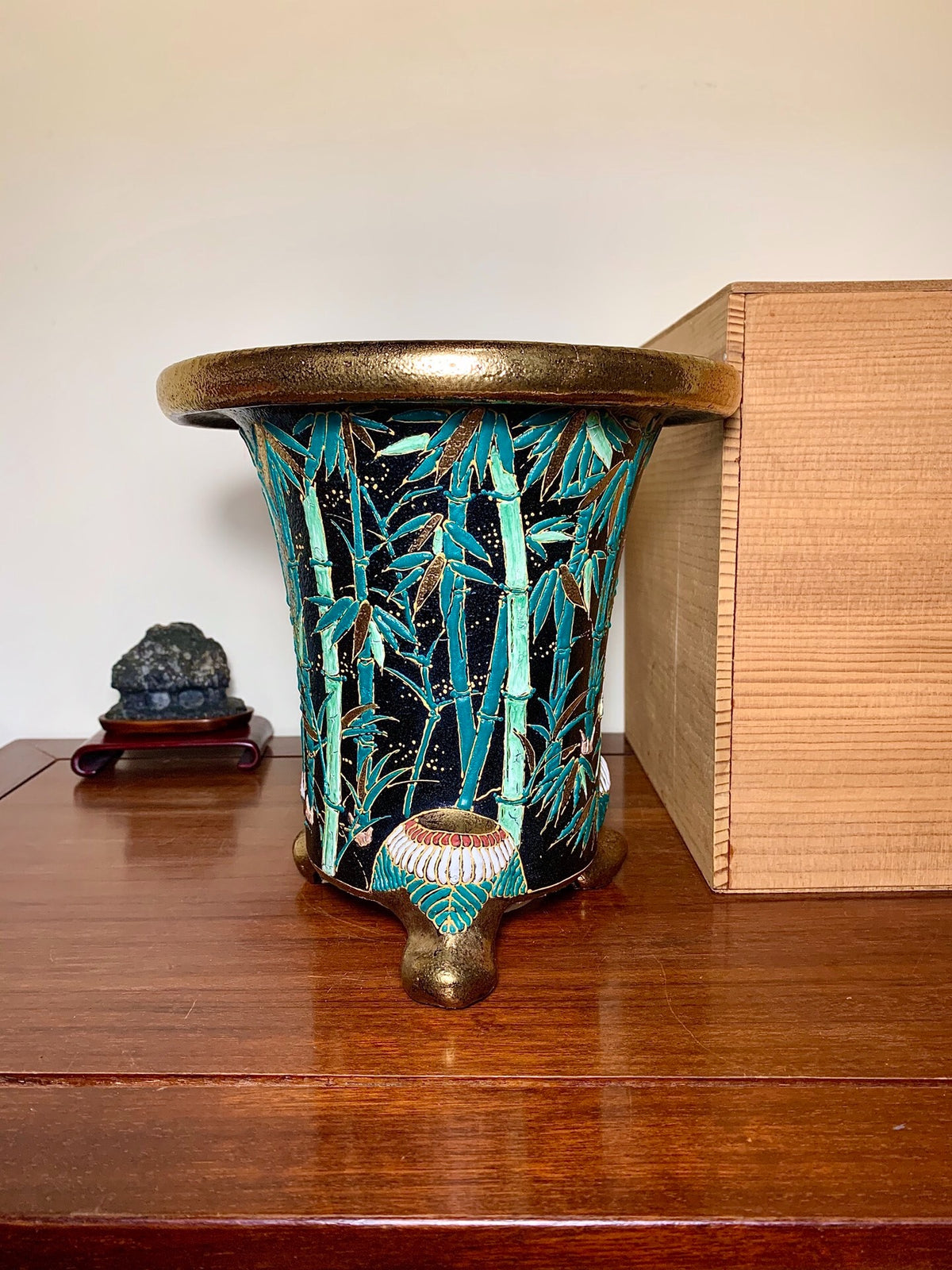 Extremely Rare Sanjun Design Omoto Pot by Ryūzan