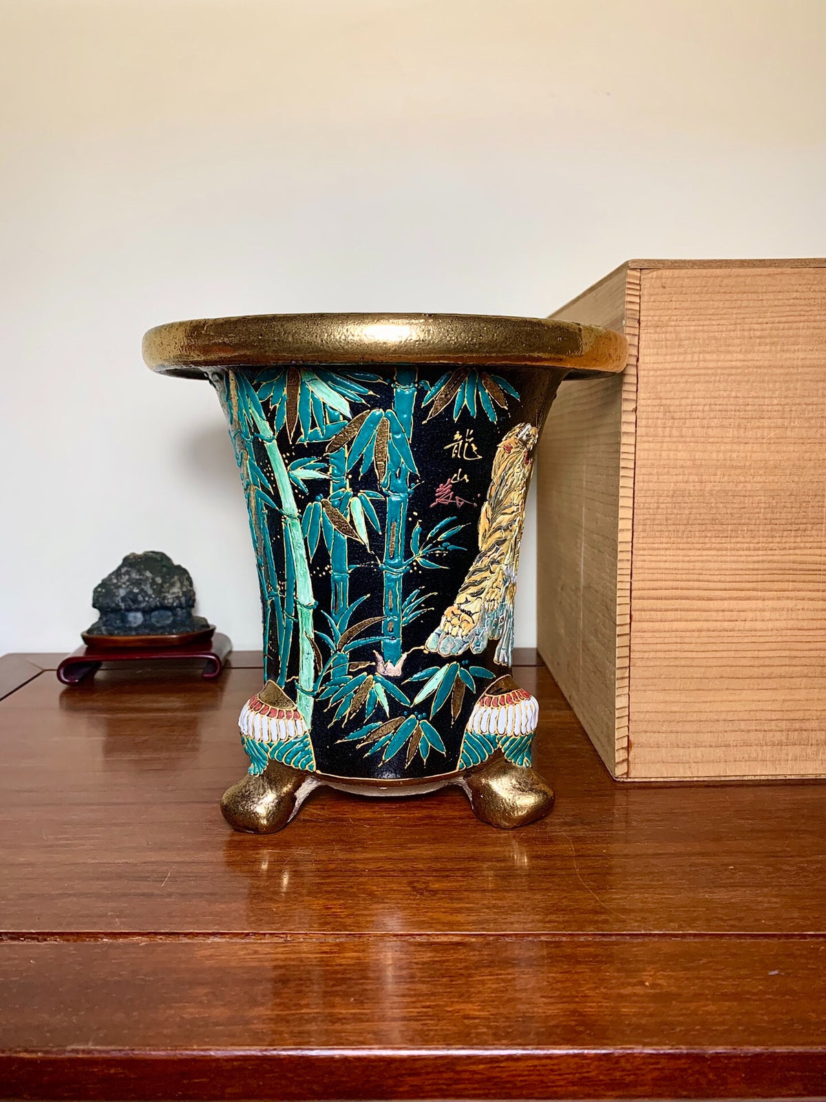 Extremely Rare Sanjun Design Omoto Pot by Ryūzan