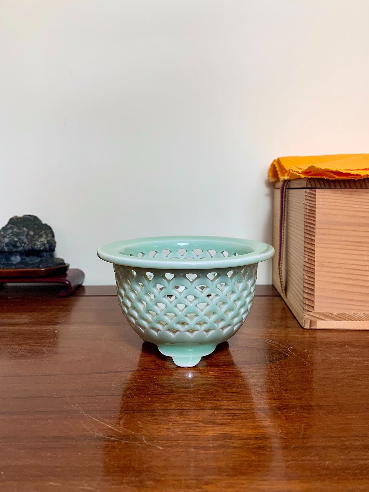Sanbashi Toshiji Blue-Green Porcelain Relief-Carved Pot