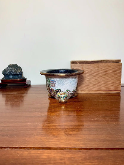 Shōsan Enamelled Rotating Landscape Omoto Pot