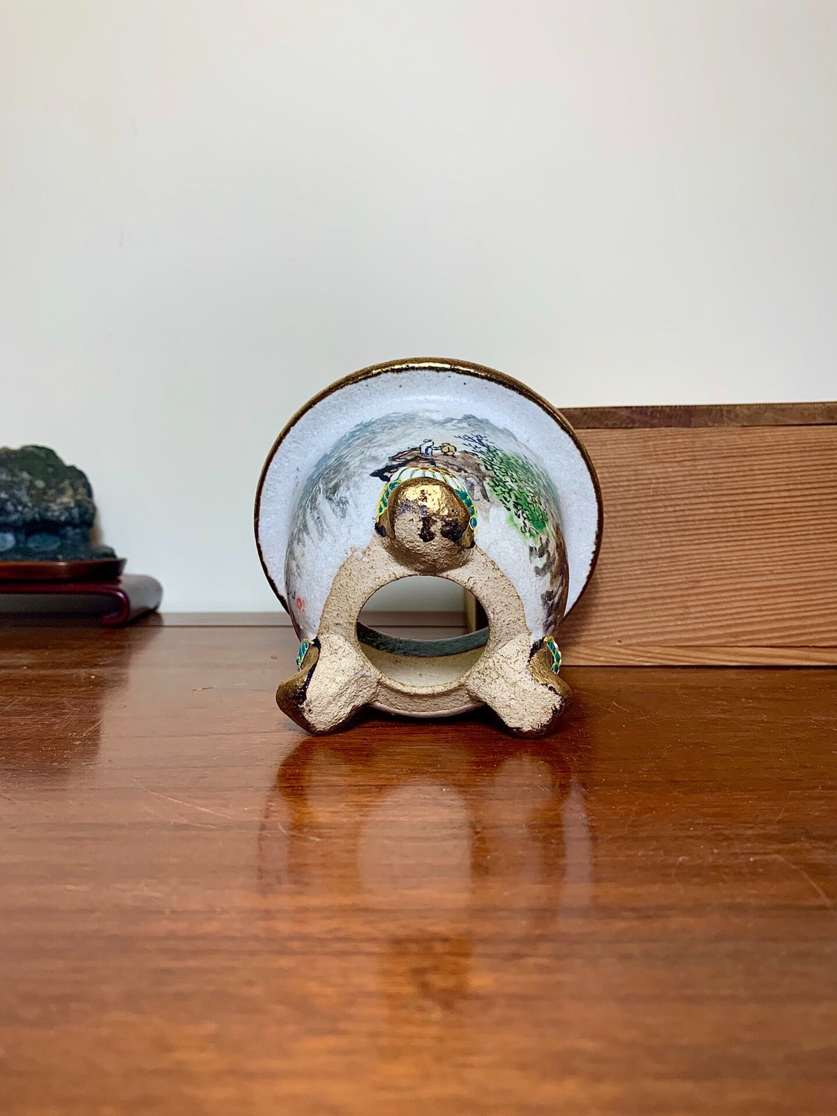 Shōsan Enamelled Rotating Landscape Omoto Pot
