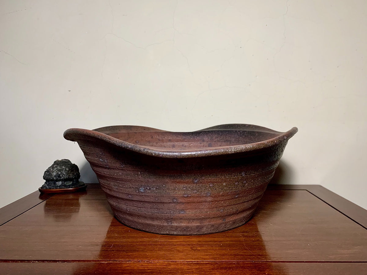 Irregular Outer Rim Nanban Pot by Matsushita Banzai
