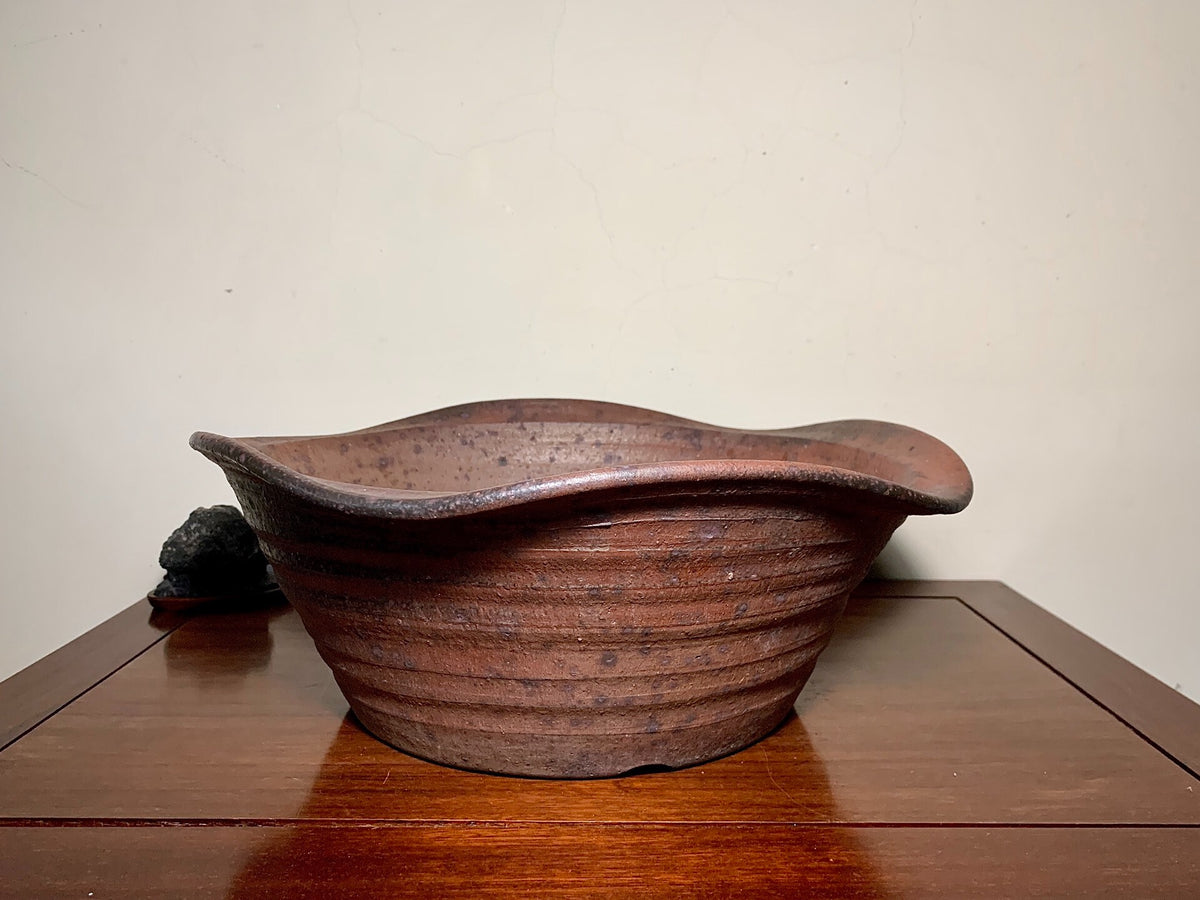 Irregular Outer Rim Nanban Pot by Matsushita Banzai