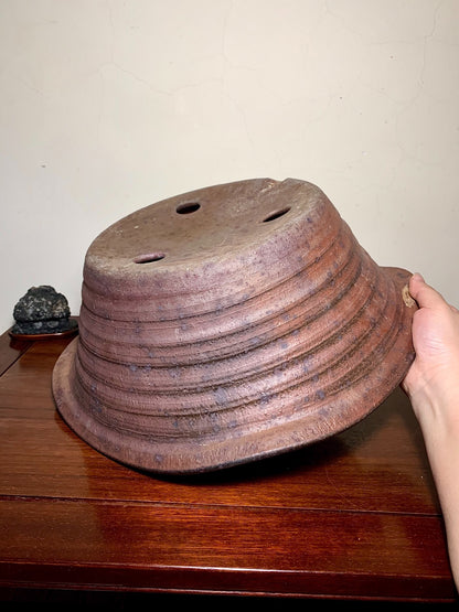 Irregular Outer Rim Nanban Pot by Matsushita Banzai
