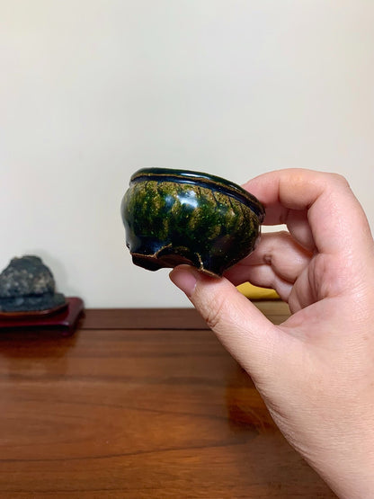 Green Glaze Kiln-Transmuted Hand-Pinched Round Pot by Tsujihikko