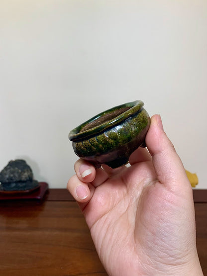 Green Glaze Kiln-Transmuted Hand-Pinched Round Pot by Tsujihikko