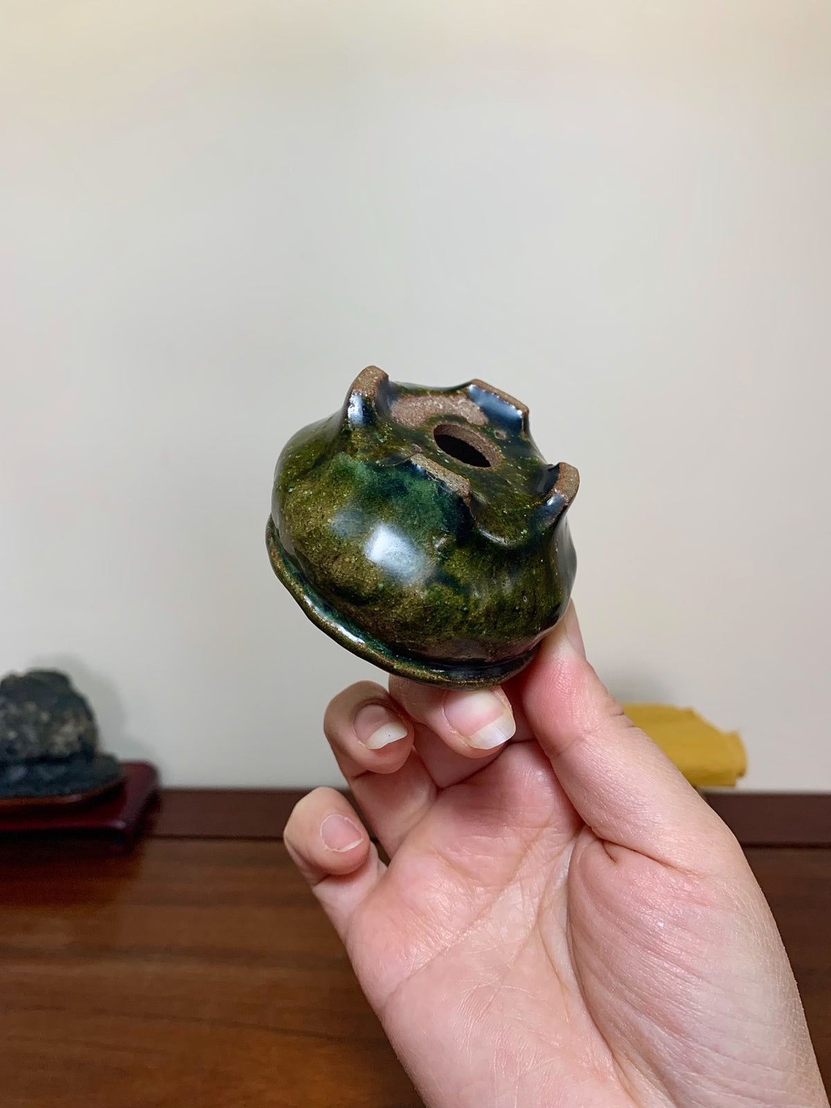 Green Glaze Kiln-Transmuted Hand-Pinched Round Pot by Tsujihikko