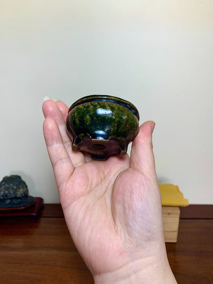 Green Glaze Kiln-Transmuted Hand-Pinched Round Pot by Tsujihikko