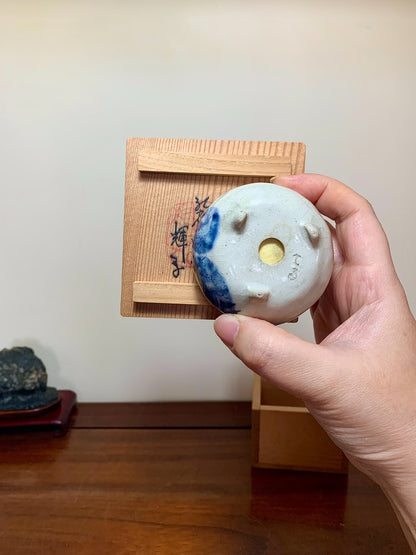 Blue-And-White Three-Footed Round Pot by Tsujihikko