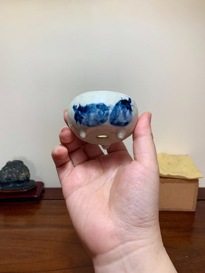 Blue-And-White Three-Footed Round Pot by Tsujihikko