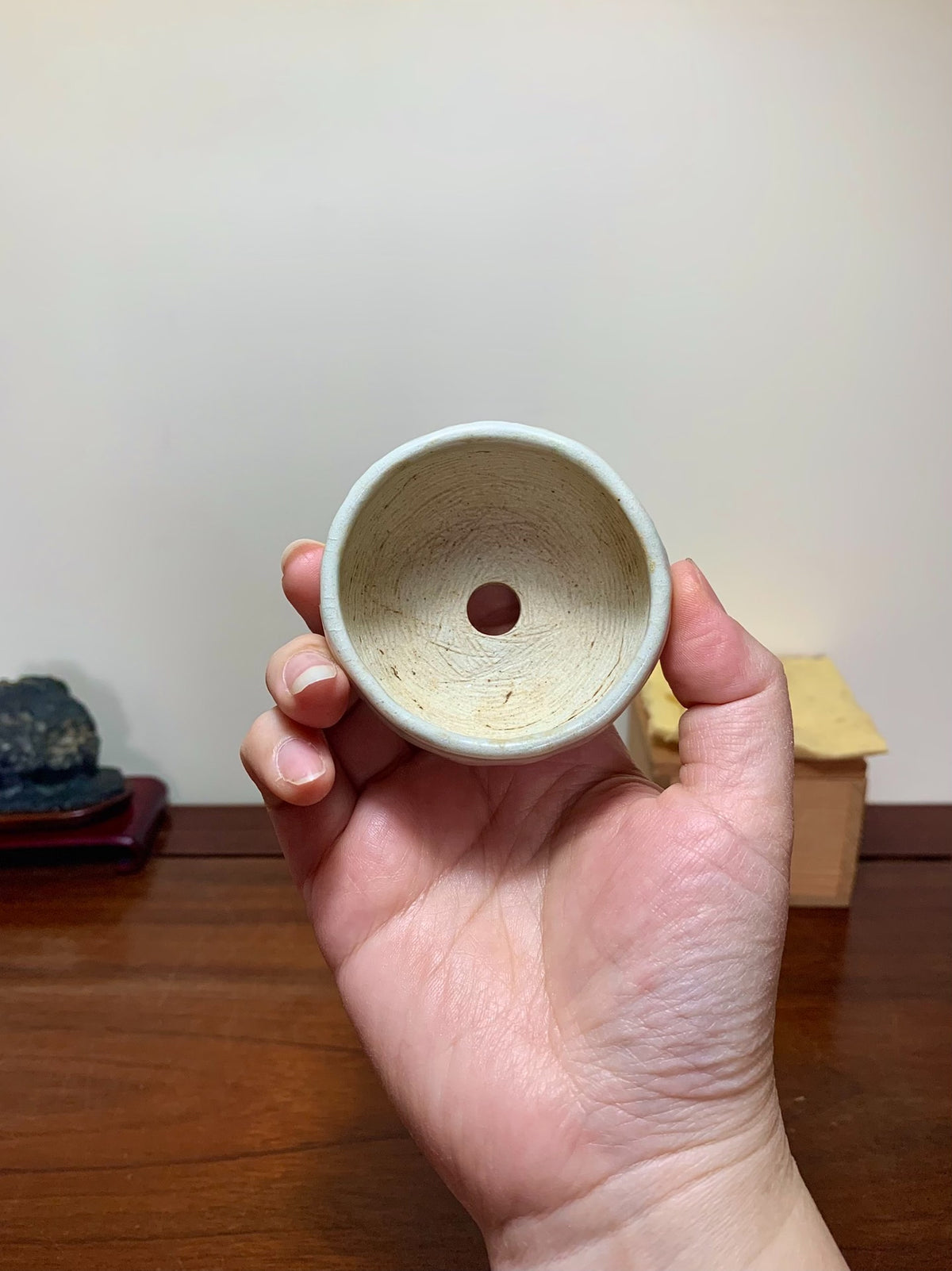 Blue-And-White Three-Footed Round Pot by Tsujihikko