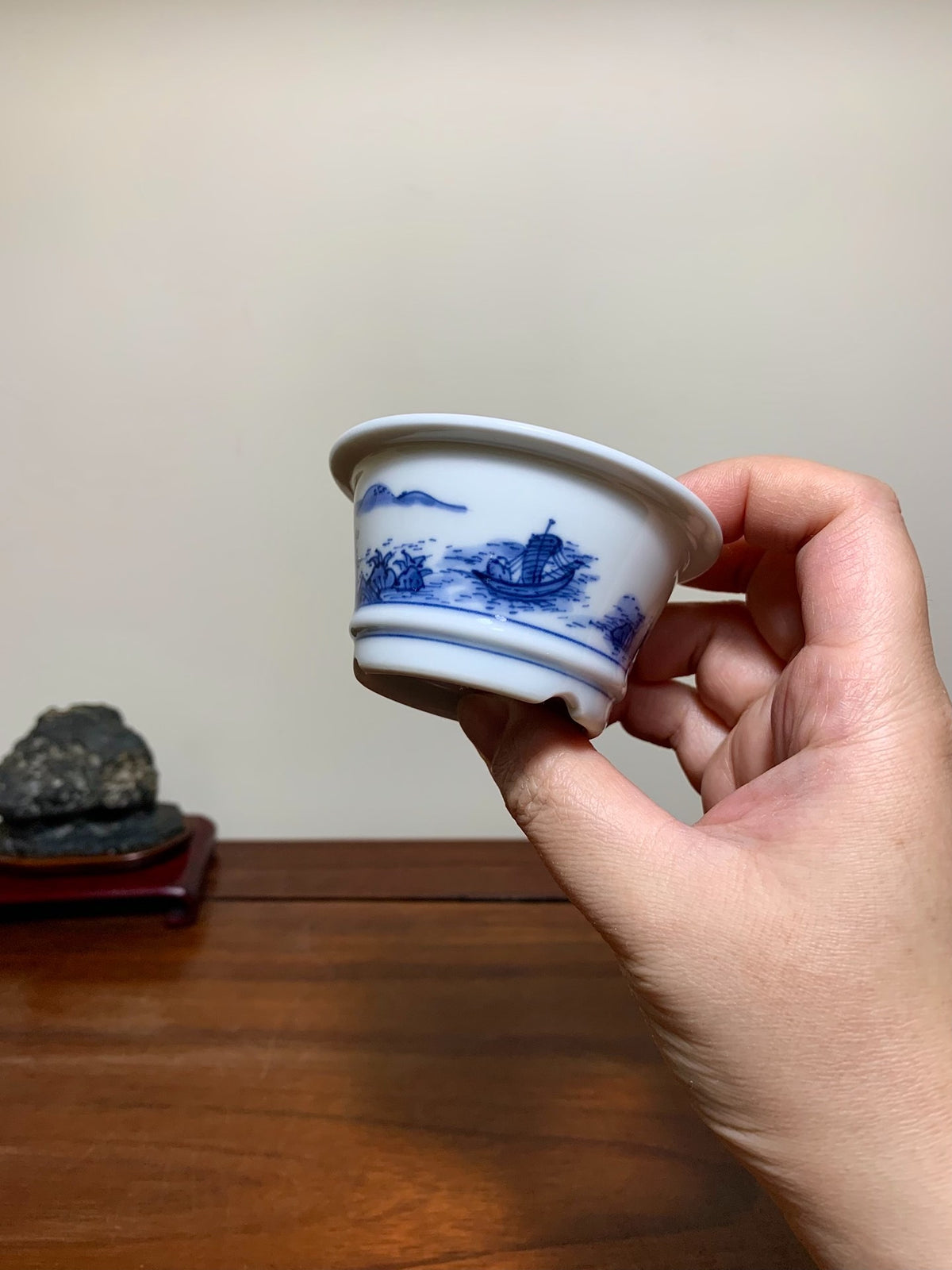 Blue-And-White Landscape Decoration, Outer Rim, Lower Band, Round Pot by Taru Genkō