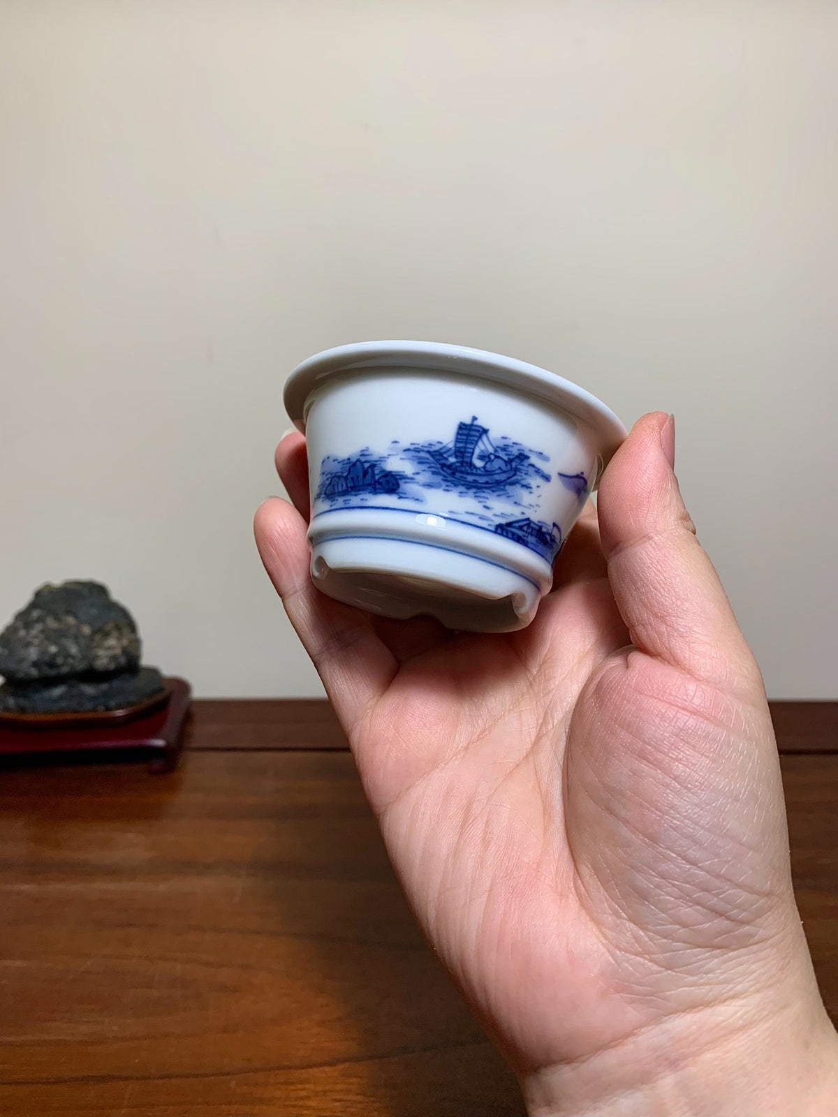 Blue-And-White Landscape Decoration, Outer Rim, Lower Band, Round Pot by Taru Genkō