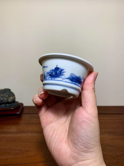 Blue-And-White Landscape Decoration, Outer Rim, Lower Band, Round Pot by Taru Genkō