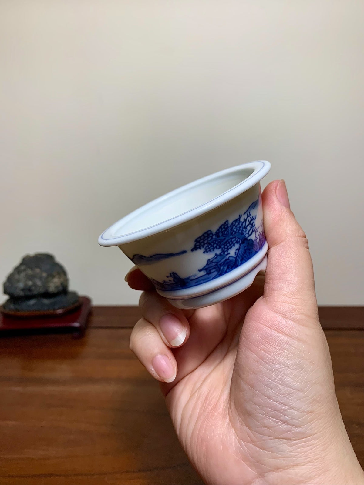Blue-And-White Landscape Decoration, Outer Rim, Lower Band, Round Pot by Taru Genkō