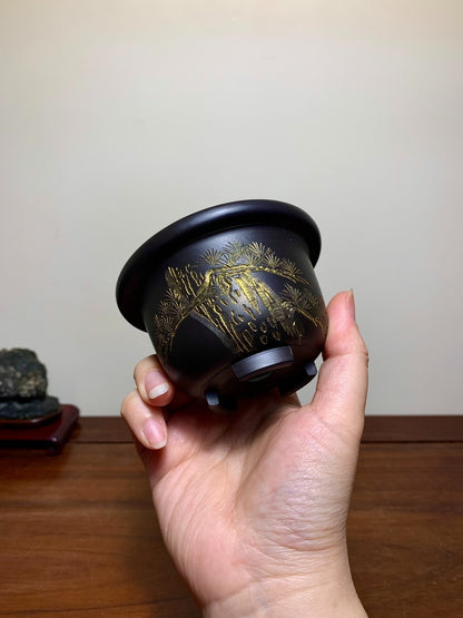 Black Clay Incised Relief Round Pot by Ei-Yaki