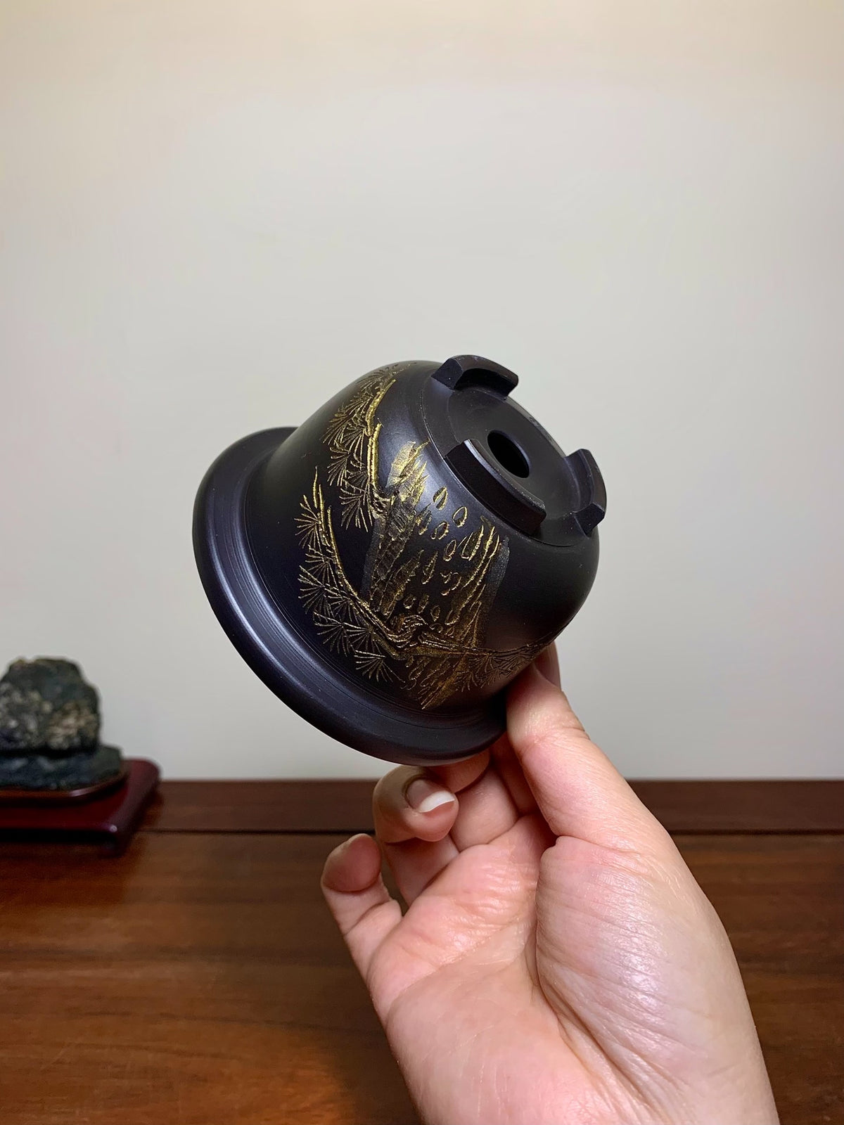 Black Clay Incised Relief Round Pot by Ei-Yaki