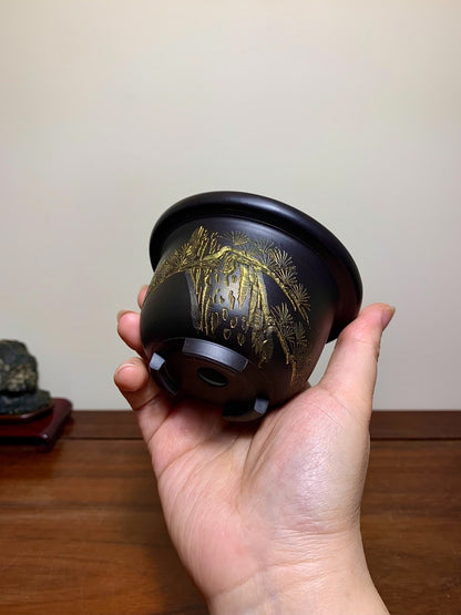 Black Clay Incised Relief Round Pot by Ei-Yaki
