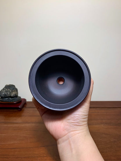 Black Clay Incised Relief Round Pot by Ei-Yaki