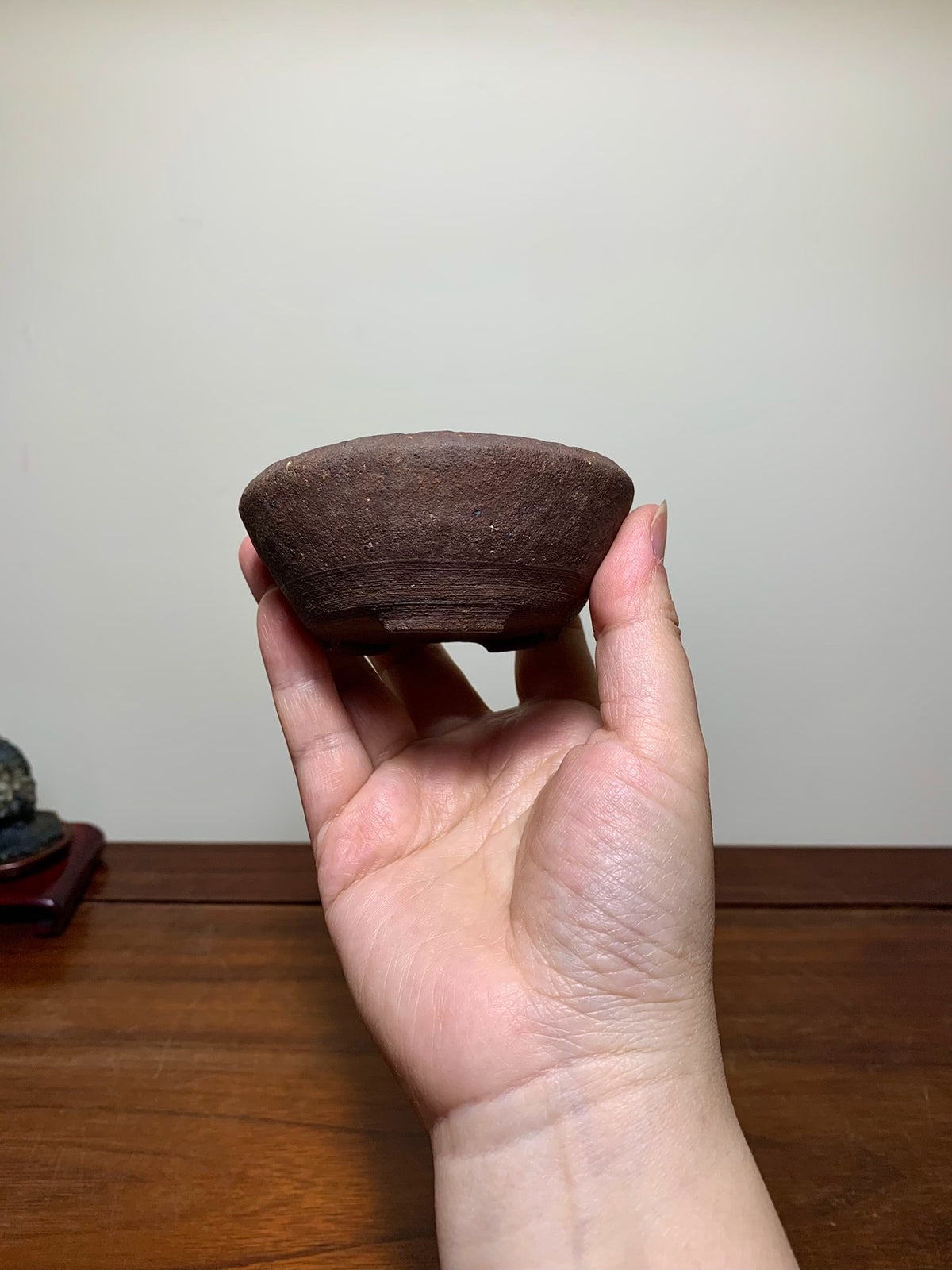 Purple Clay Cut-Foot Round Pot by Arai Akio