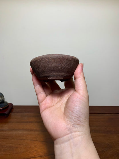 Purple Clay Cut-Foot Round Pot by Arai Akio