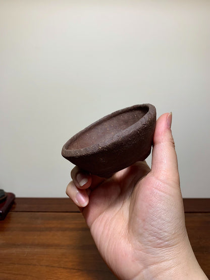 Purple Clay Cut-Foot Round Pot by Arai Akio