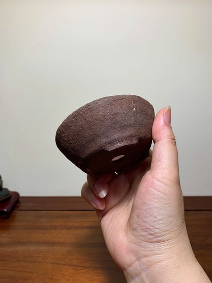 Purple Clay Cut-Foot Round Pot by Arai Akio