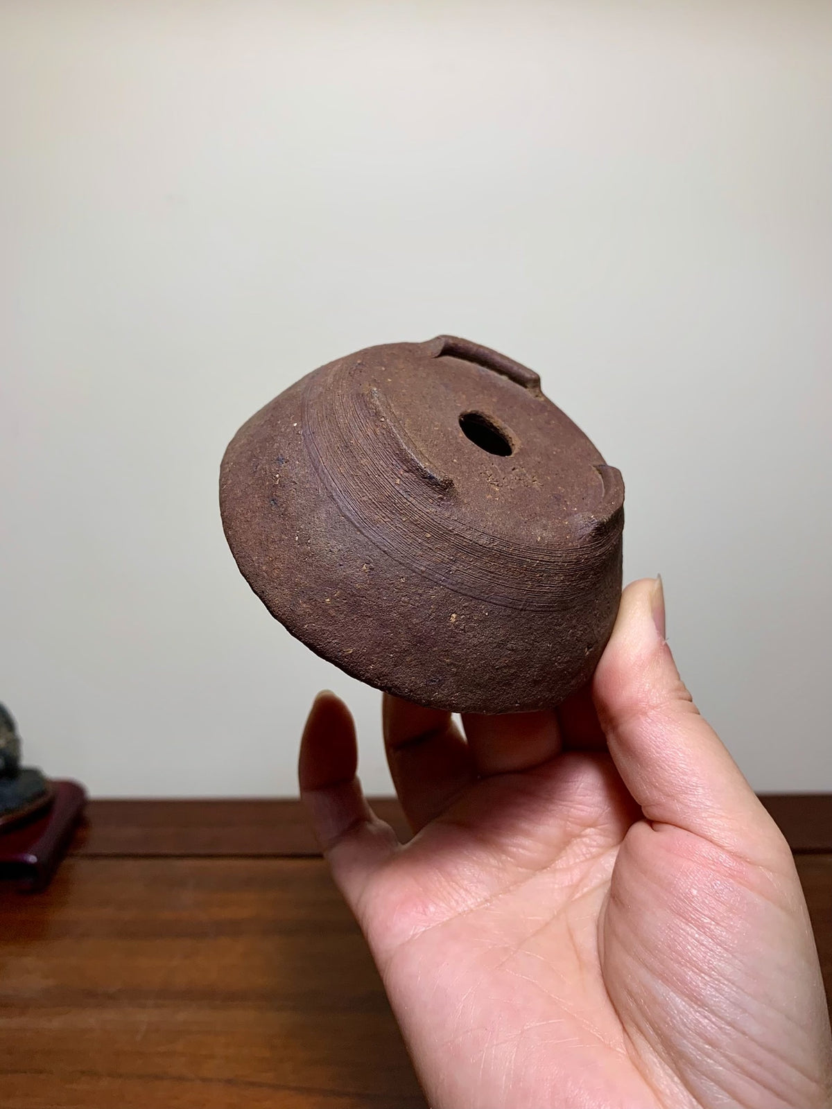 Purple Clay Cut-Foot Round Pot by Arai Akio