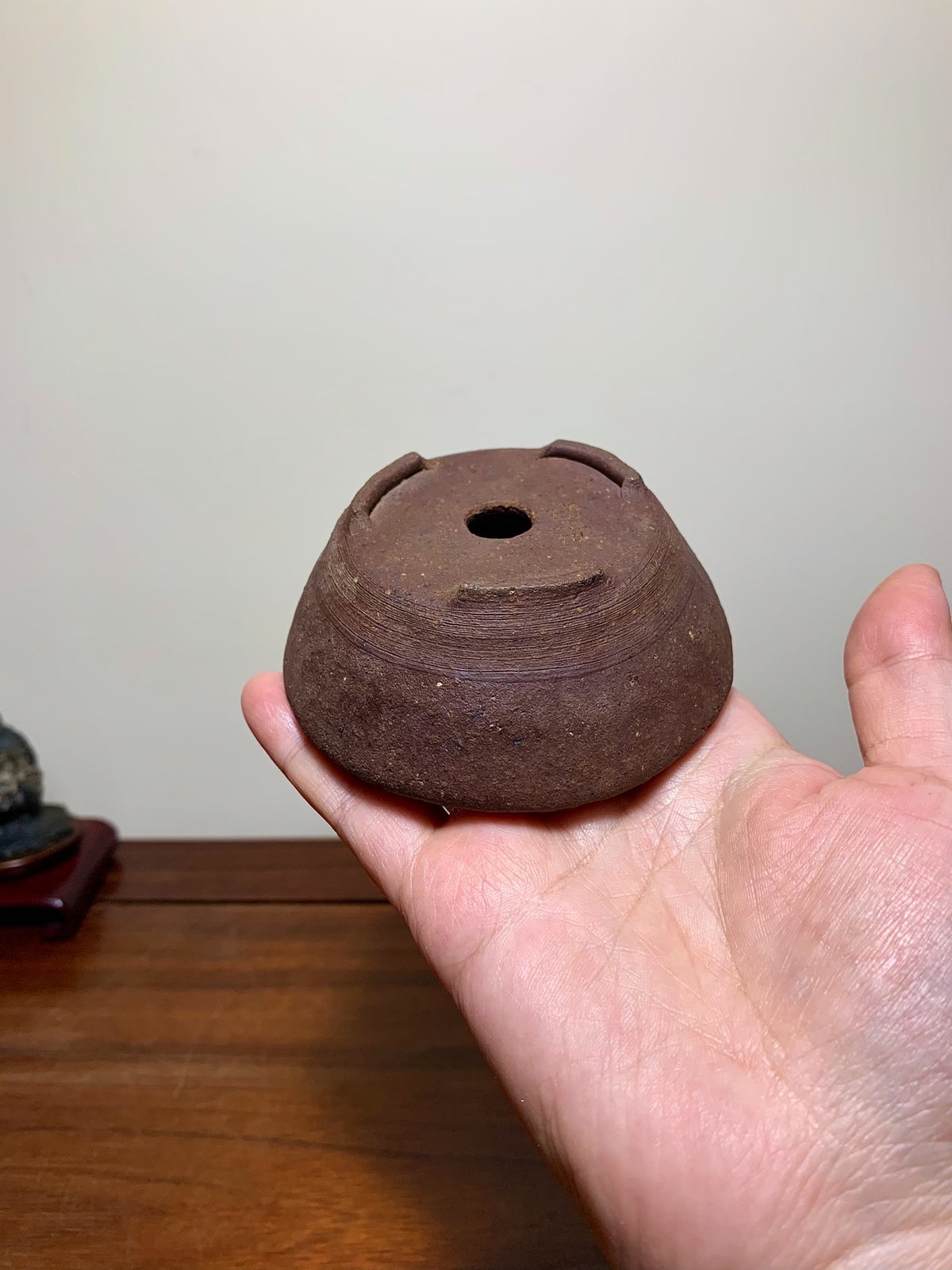 Purple Clay Cut-Foot Round Pot by Arai Akio