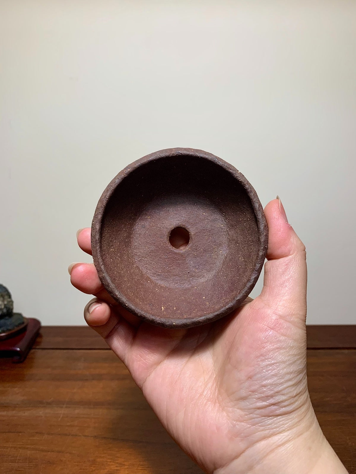 Purple Clay Cut-Foot Round Pot by Arai Akio