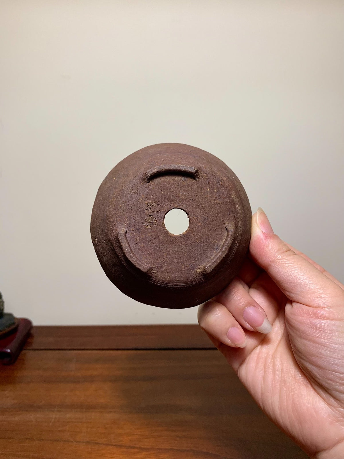 Purple Clay Cut-Foot Round Pot by Arai Akio