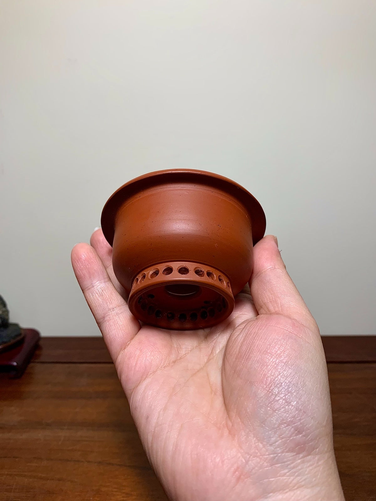 Outer Rim Flower-Foot Round Pot by Bigei