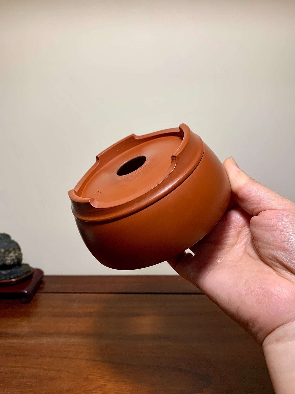Shudei Lower Band Cut Foot Round Pot by Tsuchikura Tōgen