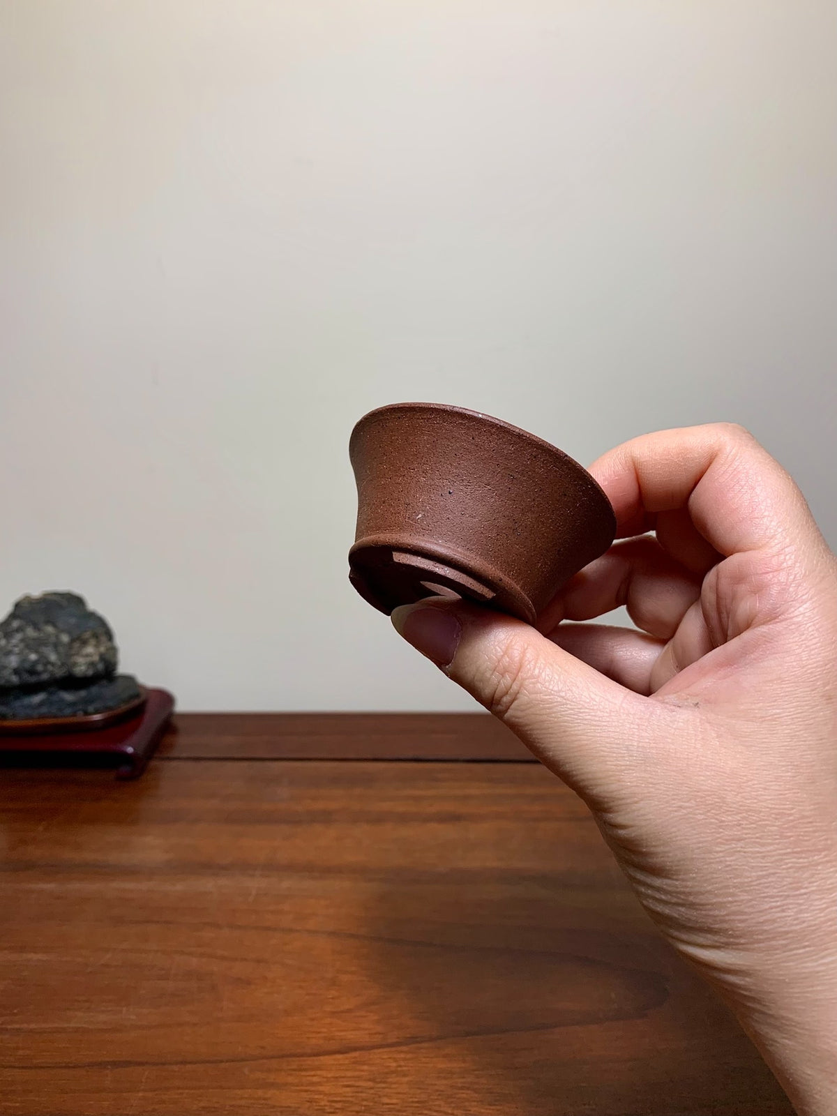 Mifū Outer Rim Lower Band Cut Feet Round Pot